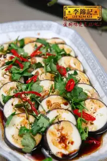 Steamed eggplant with garlic