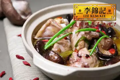 Steamed chicken with oysters and mushrooms