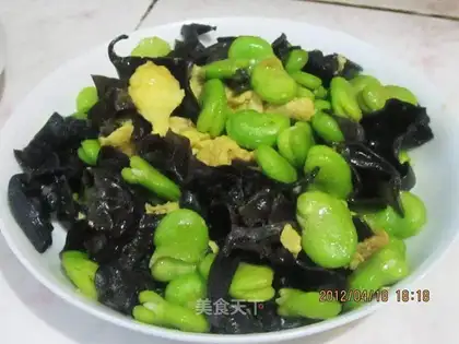 stir-fried broad beans with eggs and fungus