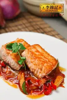 Salmon with garlic