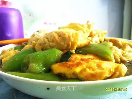 Scrambled eggs with loofah