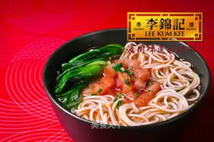 Noodles in soup with tomato sauce