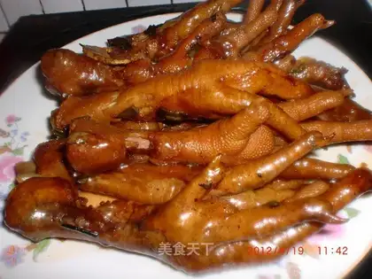 Stewed chicken feet