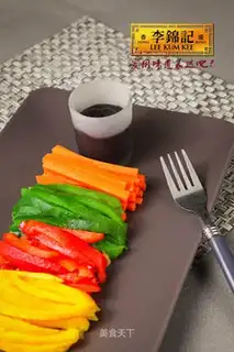 Grilled three-colored peppers with oyster sauce