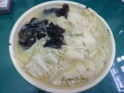 Chicken soup with golden needle shrimp cake