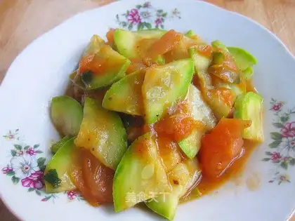 Stewed tomato with zucchini