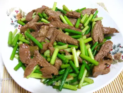 stir-fried pork with garlic