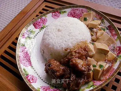 Steamed ribs with rice with black bean sauce