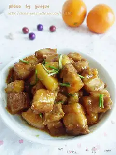 Stewed pork belly with potatoes