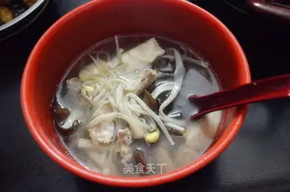 Flammulina velutipes tofu and pork soup