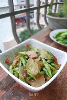 stir-fried bacon with green beans