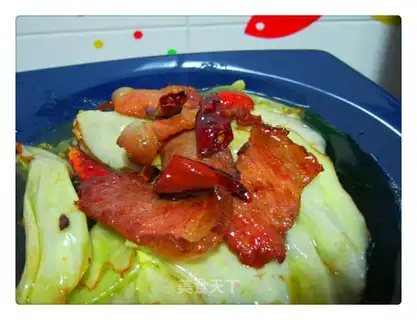 stir-fried bacon slices with cabbage