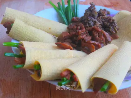 Home-cooked shredded pork in Beijing sauce