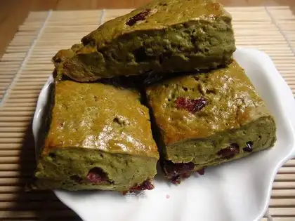 Matcha cranberry scone