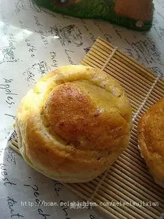 Red bean and peanut roll bread