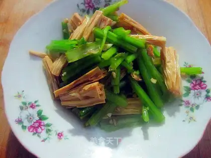 Cold celery and tofu bamboo