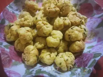 Small crispy with onion flavor