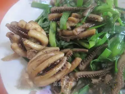 stir-fried leeks with squid feet