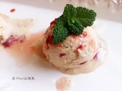 Strawberry Vanilla Ice Cream