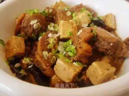Braised tofu with chicken legs