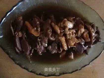 Stewed chicken gizzards