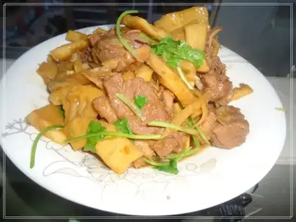 Braised duck meat with winter bamboo shoots
