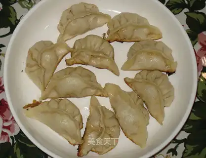 Fried dumplings with fresh meat