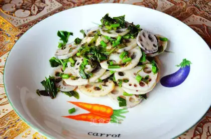 Lotus root slices mixed with pine sprouts
