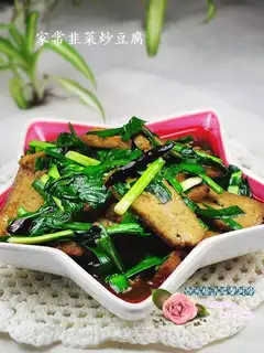 Home-cooked stir-fried tofu with leeks