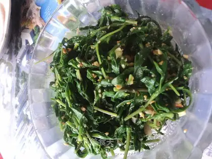 Minced peanuts mixed with mountain vegetables