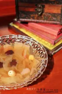 Tremella pear lotus seed soup