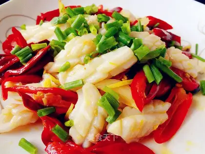 Squid roll with red pepper