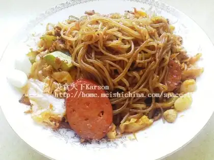 Spicy, delicious fried rice noodles