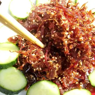 Shredded beef with cucumber