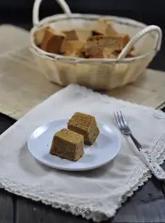 Date paste cake