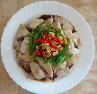 Chicken in onion sauce
