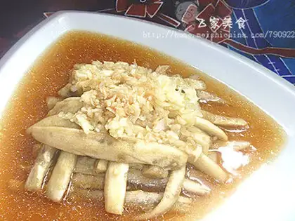 Steamed eggplant with mashed garlic