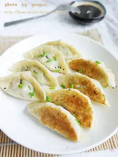 Special fried dumplings with plum fragrance