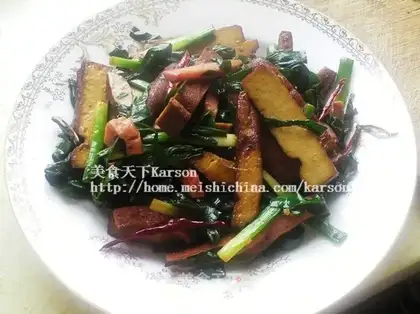 stir-fried dried chives with three-colored leeks