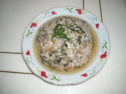 Steamed meat pie with dried vegetables