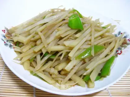 shredded potatoes with pepper
