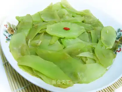 stir-fried sliced lettuce