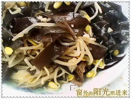 stir-fried fungus with soybean sprouts