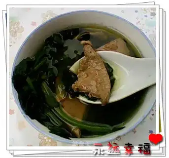 Spinach pork liver soup