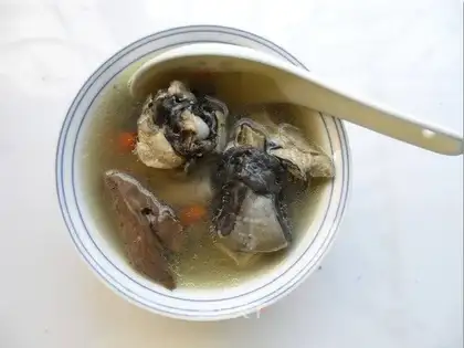 Qingbu American ginseng black chicken soup