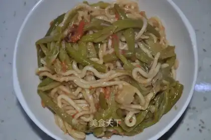 Braised noodles with beans and potatoes