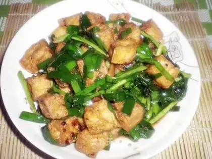 stir-fried leeks with tofu in oil