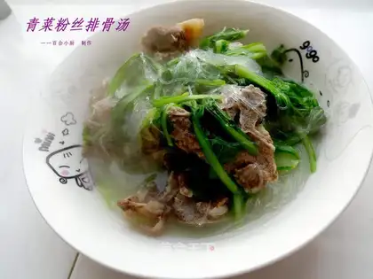 Green vegetables and vermicelli ribs soup