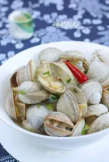 Steamed clams with wine