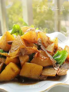 Stewed potatoes with dried fish